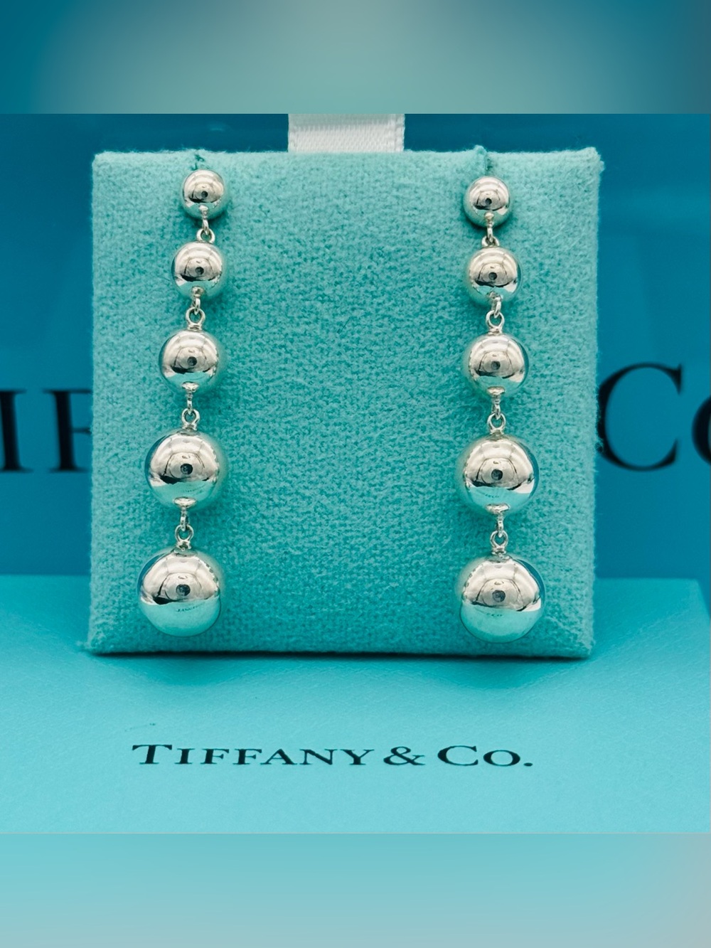 Tiffany & Co. Sterling Silver Retired Graduated Hardwear Ball Earrings EUC